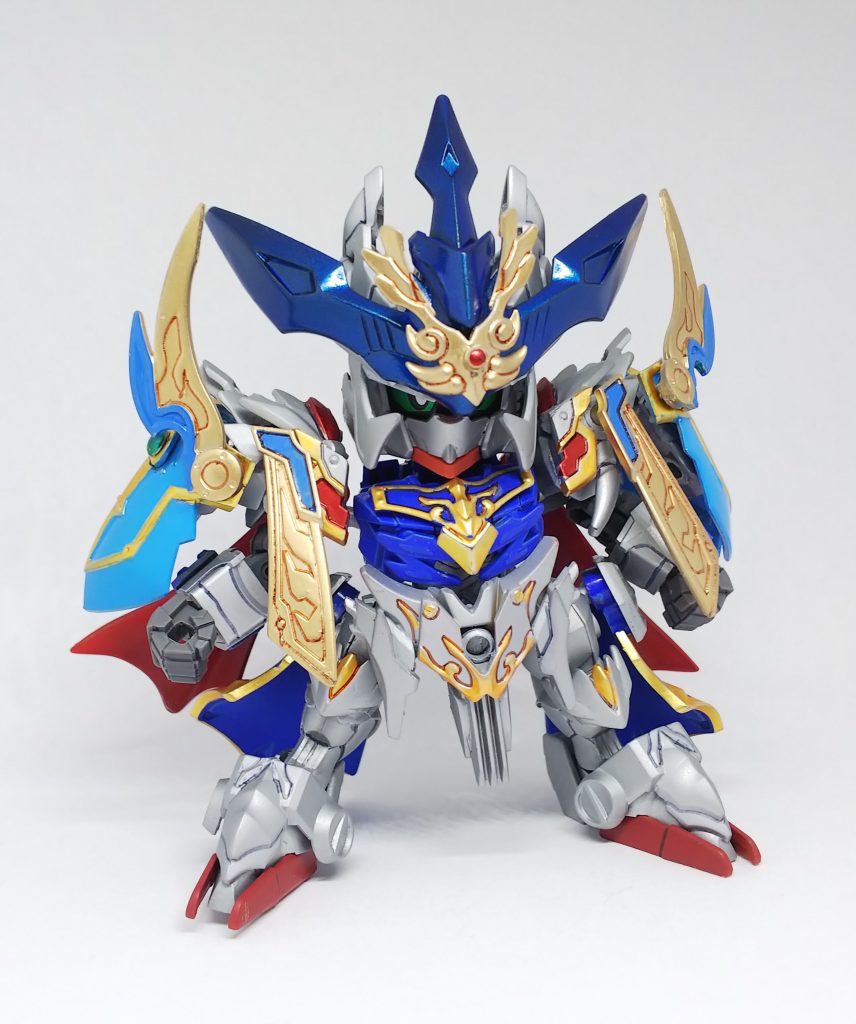 エアリアルの大きな盾には強力な魔力が込められており、これを纏う事で「魔法騎士」へとクラスチェンジする