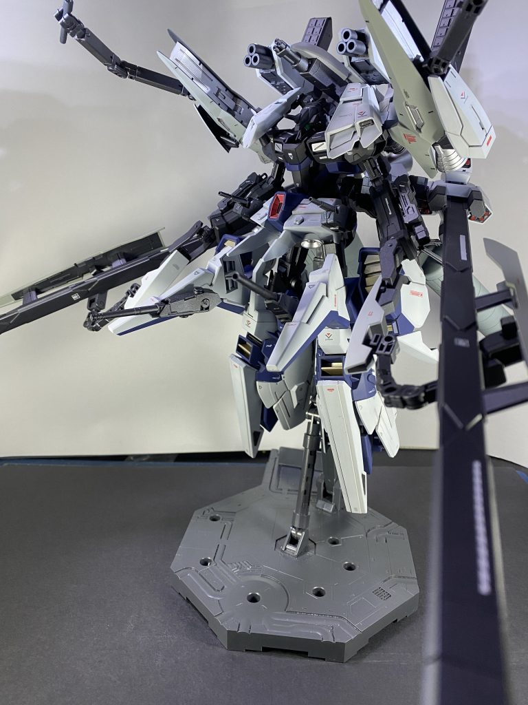 コンセプトとしてはザウォートを中心とした「アーマー○コア」に出てきそうな大型の機体。・・・と考えていたのですが弄っているうちにザウォート要素が胴体部分だけになってしまいました。