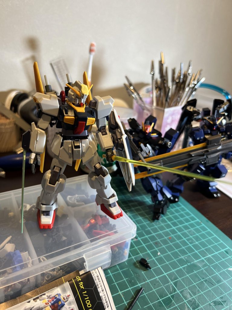 三機目は八つ裂きになったヘイズル改にガンダムMk2ベースで作ります(前回買ってなかったと思ってたMk2があった)。色を揃えるだけでも小隊っぽくなるかと思ったけどどうかな。