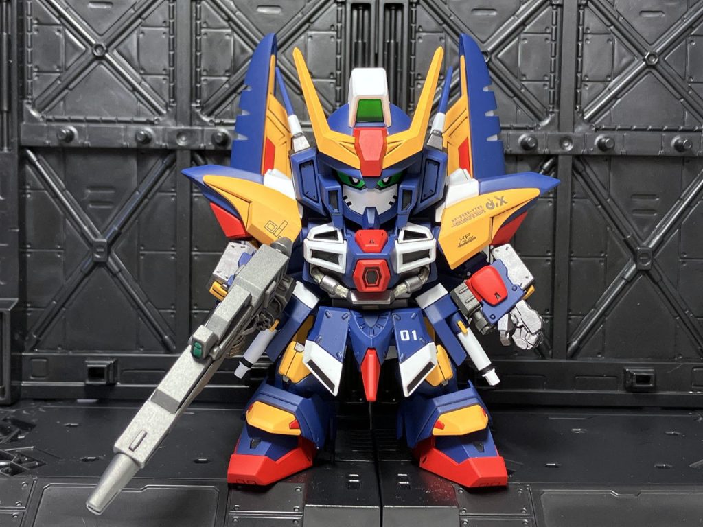 キットの手首が大きすぎると感じたので、コトブキヤ(銃、サーベル持ち手、握り手)や次元ビルドナックルズ(平手)のハンドパーツと交換しています。