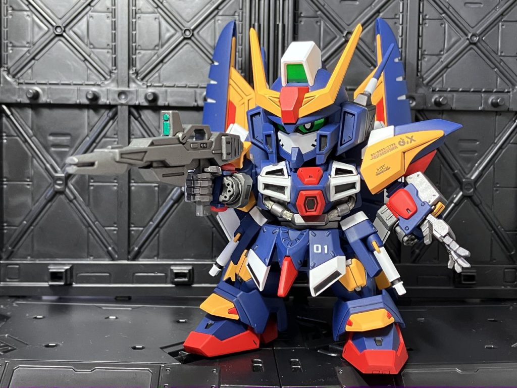 格納状態のガトリングガンも銃口を開孔してディテールアップ。