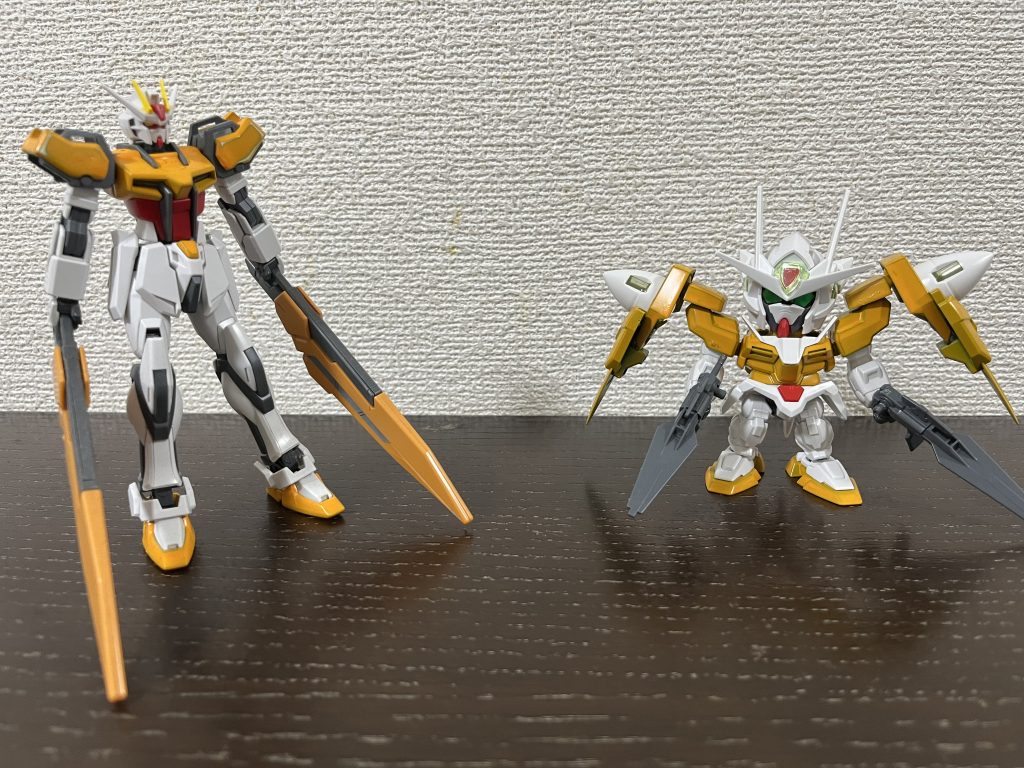 以前つくったアレルヤ色のEGストライクと。