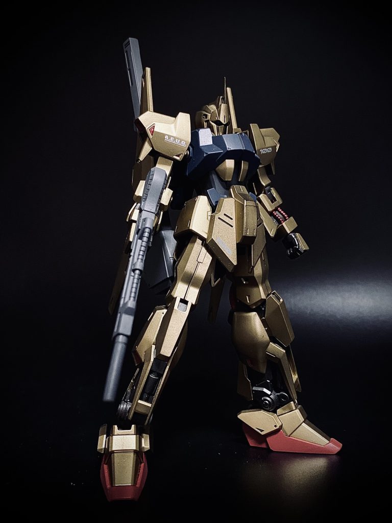 ハッキリ言ってシャアというキャラは好きになれないので、専用MSもあまり作りたがらないのですが、せっかく作りましたので。