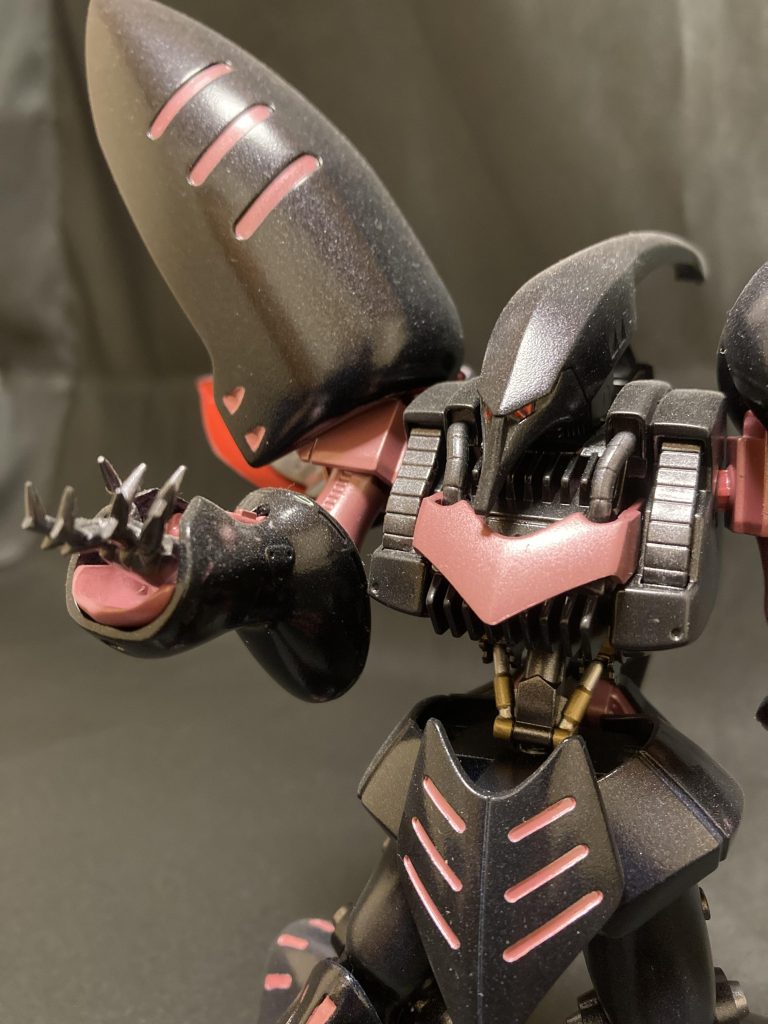 お腹をガンダムフレームにかえています。