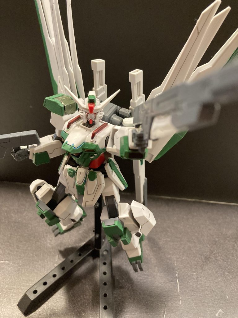 はい。ミカン氏です。だいぶ投稿期間空いてしまいましたが、前々から作っていた作品。「ガンダム アテンディー」です。使用ガンプラは「サバーニャ」と「ヘリオス」となっています。では今回もありがとうございました。