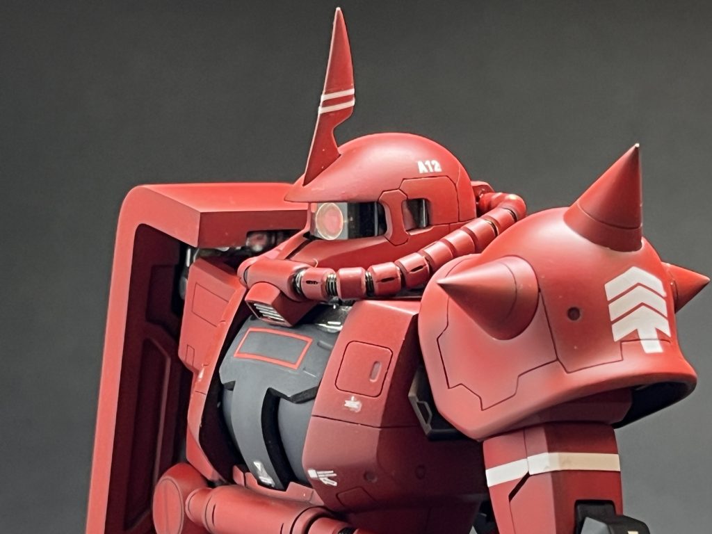 もっとも違う?のはVer.2.0でいちばん違和感のある頭部を大好きなVer.1.0のものにしていることですが、そのままではバランス的に大きすぎるので、二皮ぐらい剥く感じで削り込んでいます。