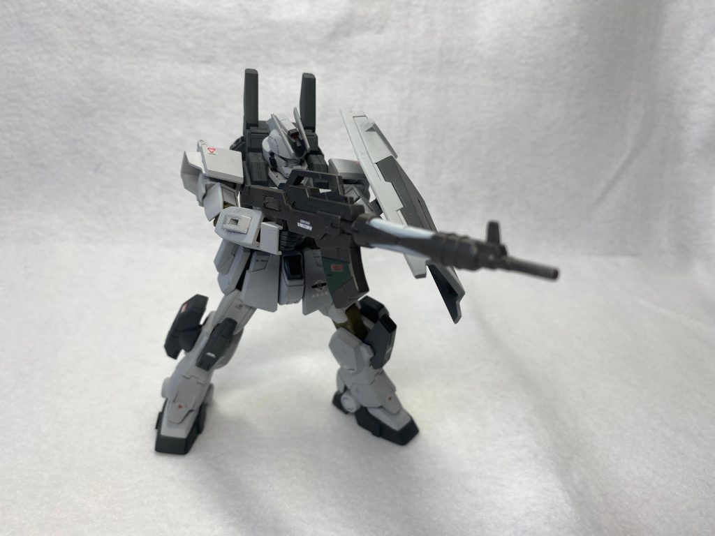 アサルトライフルと、サブマシンガンはついていたクリアパーツを外すだけで結構色んな機体に合う形にできると思い今回の機体に持たせてみました。