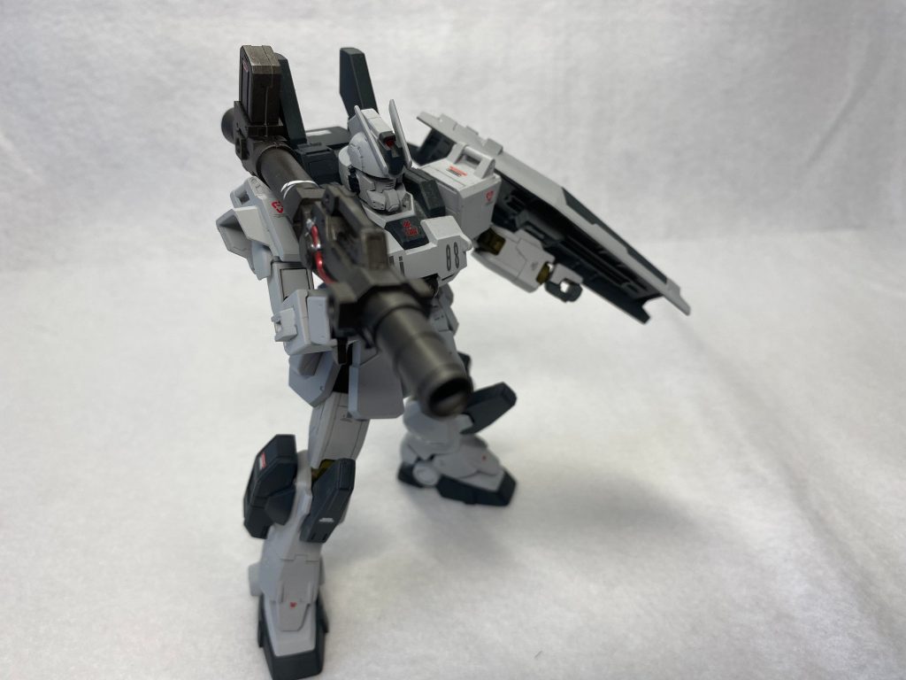 バズーカランチャーは30MMのものをそのまま無加工で持たせています。最初はMk-ⅡのバズーカかEz-8のロケットランチャーにするつもりだったのですが、改修機なのに前の武器はのままなのはどうかなというのとハイパーバズーカだとイメージと少し違うかなと思いこれにしてます。