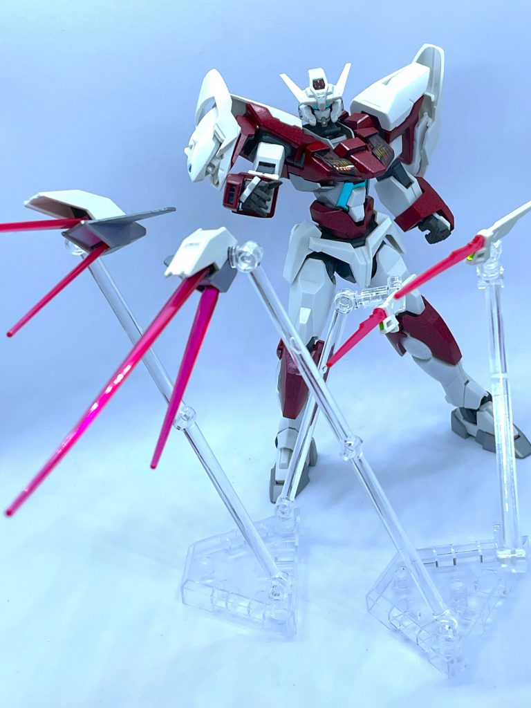 群体遠隔操作兵器システム:ガンビット(ハウンド) バスカヴィルの背面に設置されている自律飛行・ビーム射撃機能を有するビット兵器。また、「オルトロス」のビームサーベル部もビット化されている。4つのビット兵器を猟犬(ハウンド)のように操り、敵機を追い詰める。