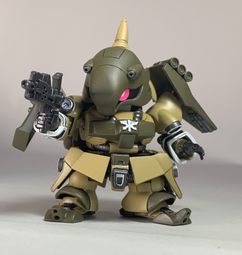 手首や肘関節はSDガンダムフォルテを使用、銃はモビリティジョイントのギラドーガのものを使用