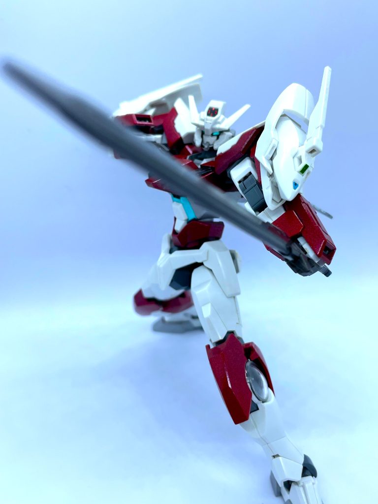 黒剣:チャーチグリム頑強な両刃の騎士剣。剣自体は特別なものではないが、そのポテンシャルを100%活かしきることのできる運動性能を本機は有している。