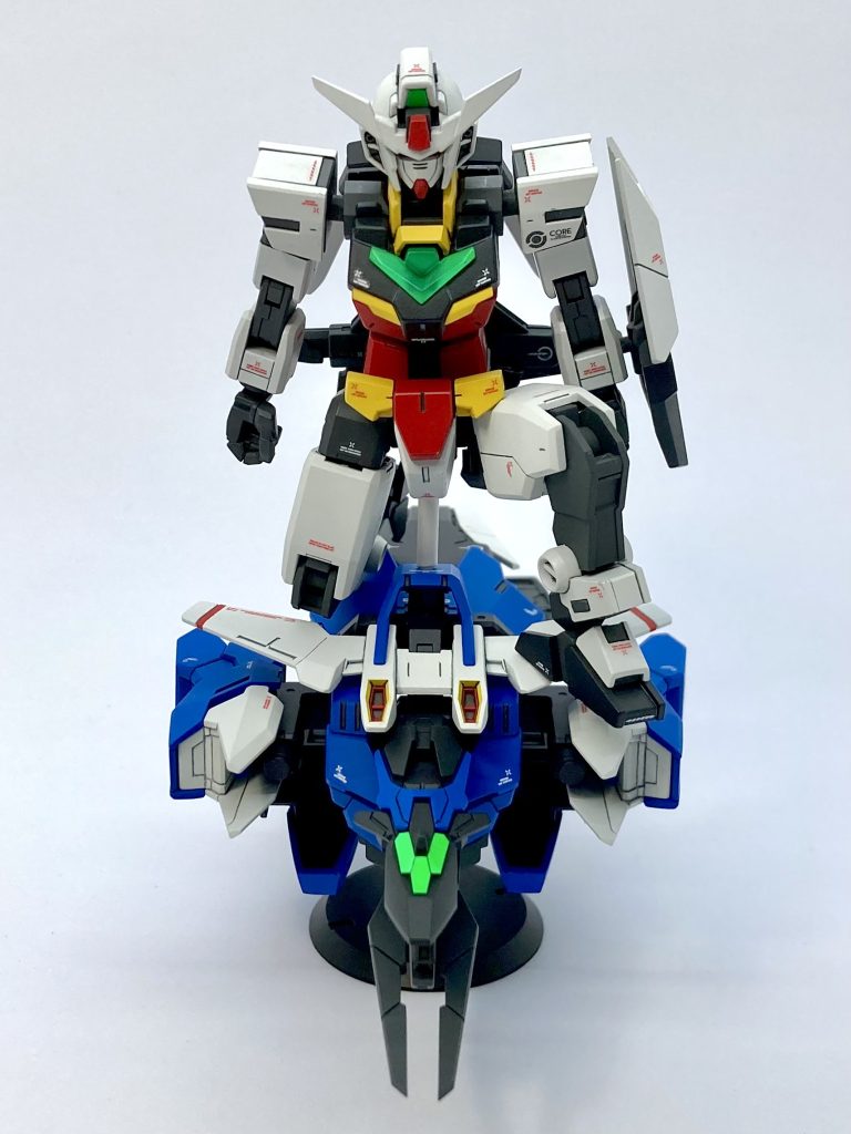 コアガンダム on アースアーマー。アニメの様に上に乗せるのは難しかったので、コアガンダムとアースアーマーをプラ棒で繋いでいます。
