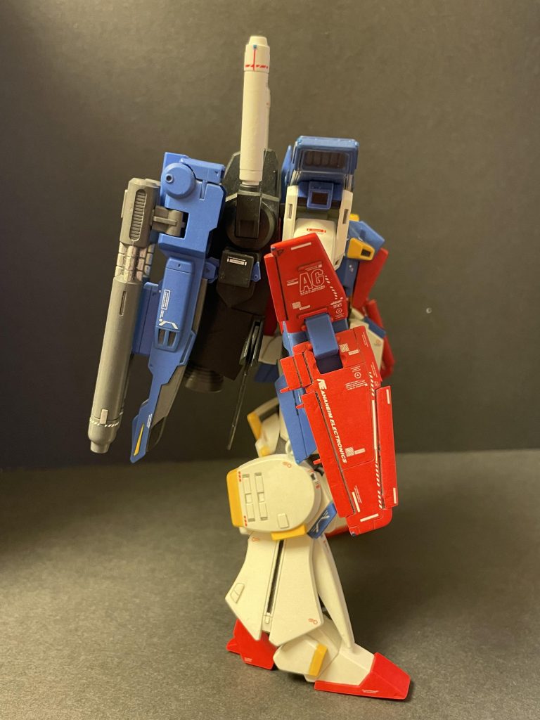 横。シールドもVer.Ka風を目指しました。腕はガワラ曲げが可能です。