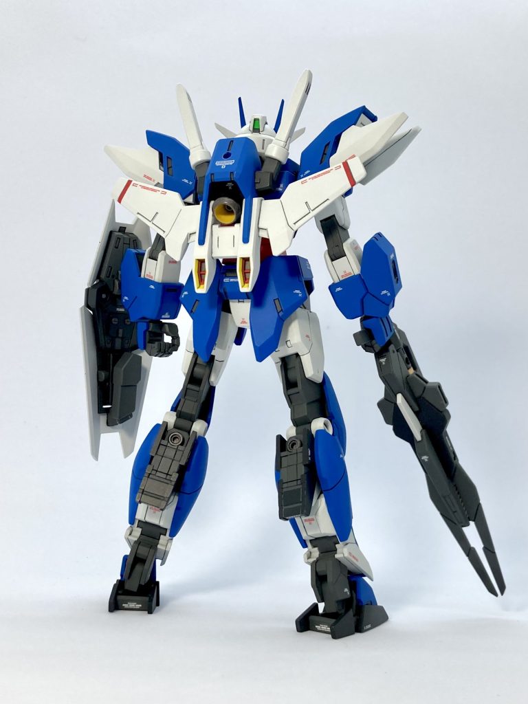 バックショット。背中のスラスターやシールドの内側、足の裏などもしっかり塗り分けました。