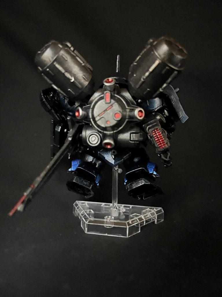 背面追加パーツは後付け換装をイメージして質感を変えて金属っぽさと鉄臭さが出るように塗装!