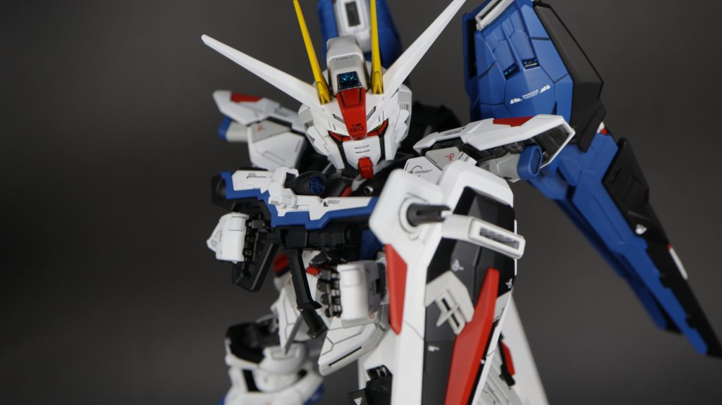 シールドの穴から射撃できちゃう