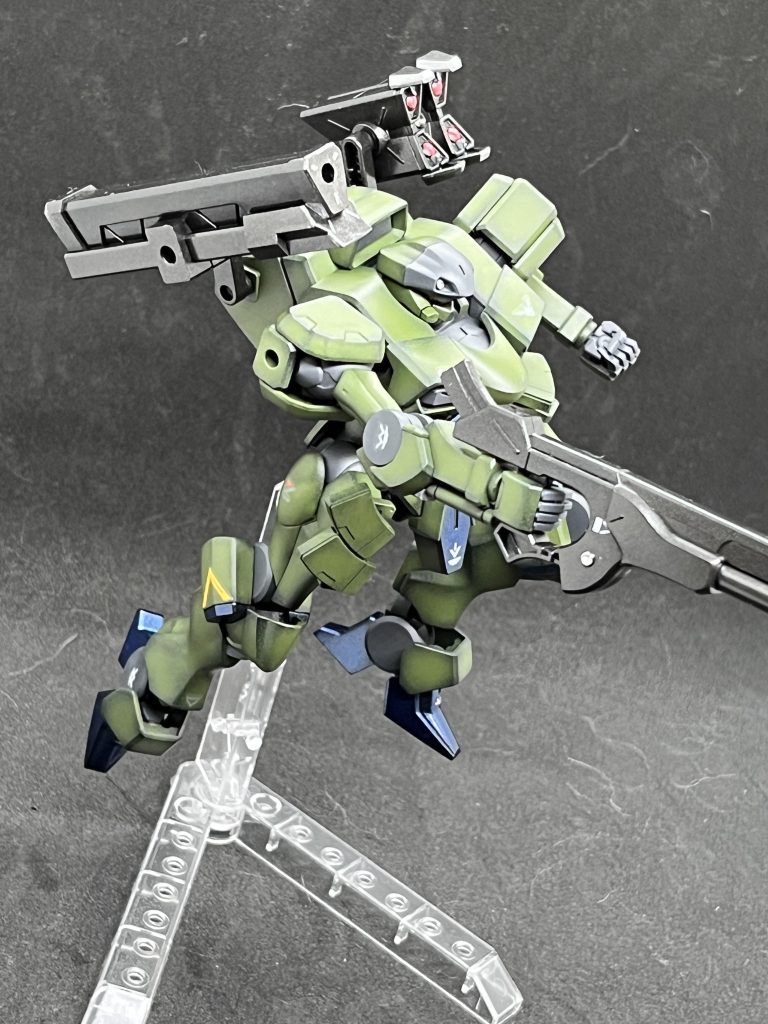 武装と青い部分は光沢。他はつや消し