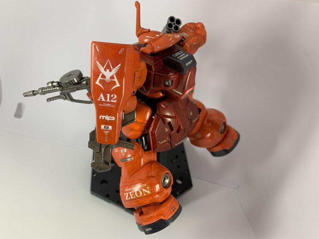 シールドやその他のデカールは、一昔前のフェラーリのF1マシンのノーズみたいなイメージも少し入ってます。