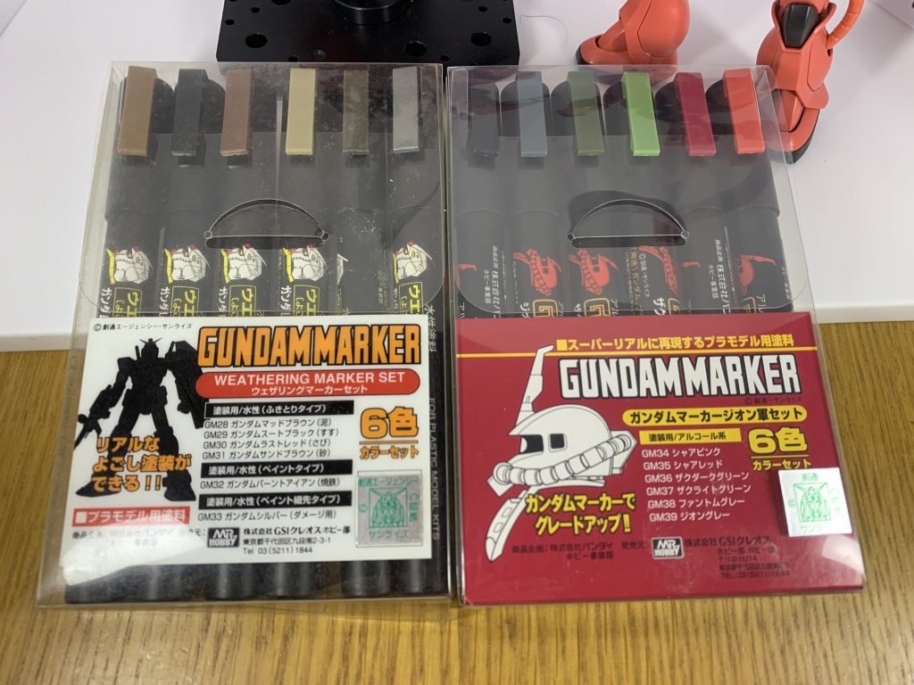 デカールと同じ時期に買ってたガンダムマーカーもう何年も前に購入して未使用だったので、今回使えて良かったです。