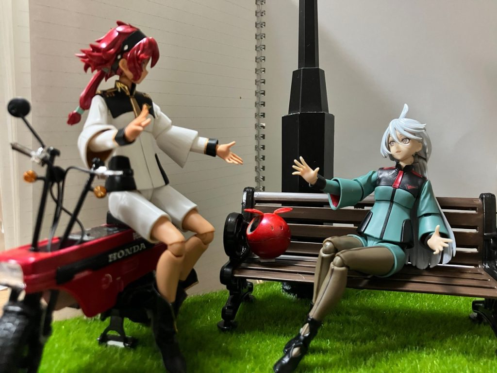 モトコンポは旧キットなのでなかなか難しかったです。地面の芝生とベンチ、後ろの街灯は100均。ベンチは塗装。街灯は高さがなかったのでプラ板で延長しました。