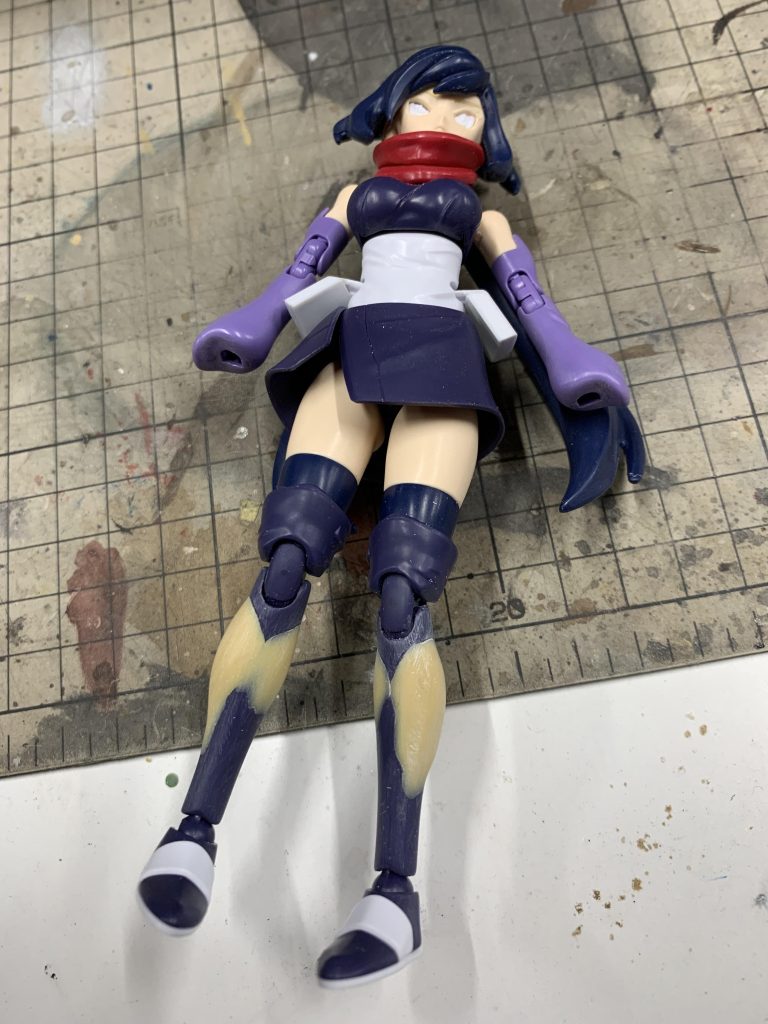 アヤメさん自体はネットに載っている制作ブログなどを参考にふくらはぎに少し肉盛りをしました。