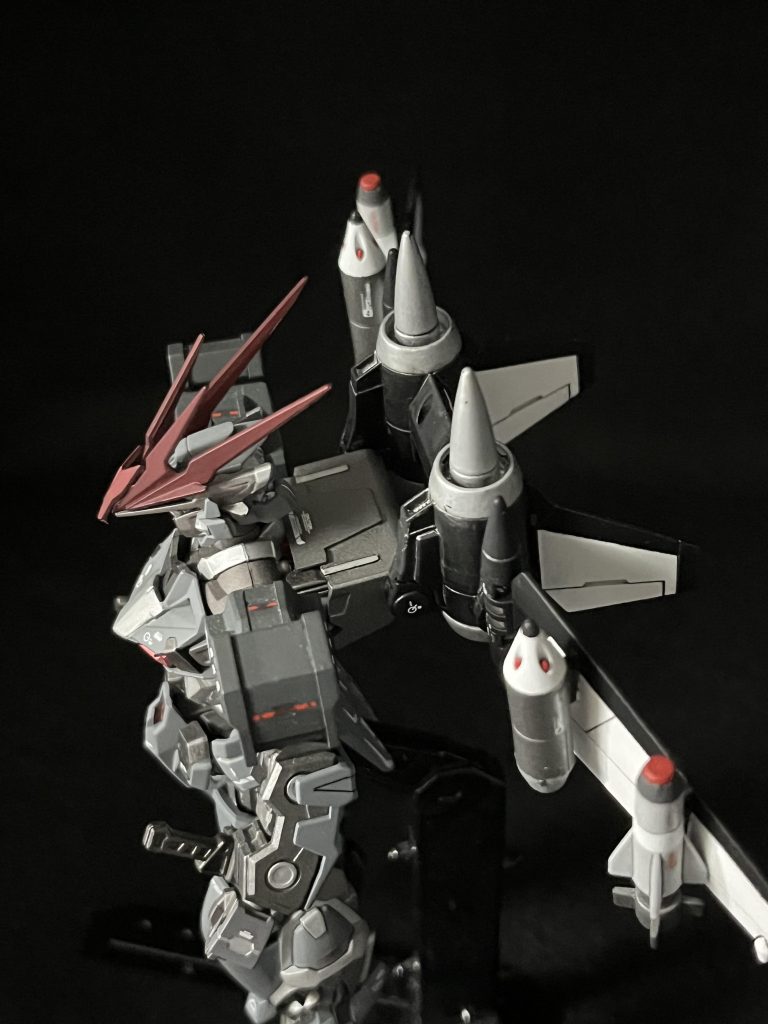 接続部は切って削ってガッチリとハマるように加工したので、保持力は抜群です。が、削りすぎてユニットがかなり本体に近付く形になってしまいました。