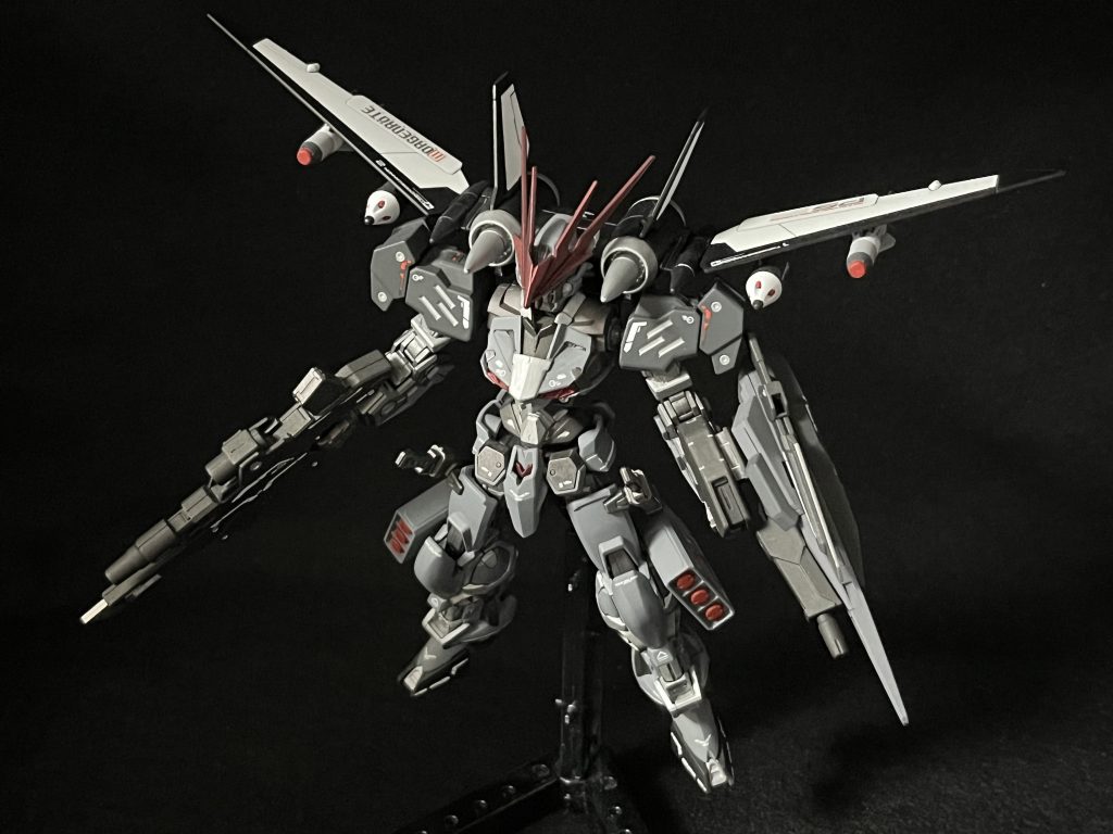 まずは飛行装備、フライトユニット。HGCE ウィンダムより拝借、塗装しました。