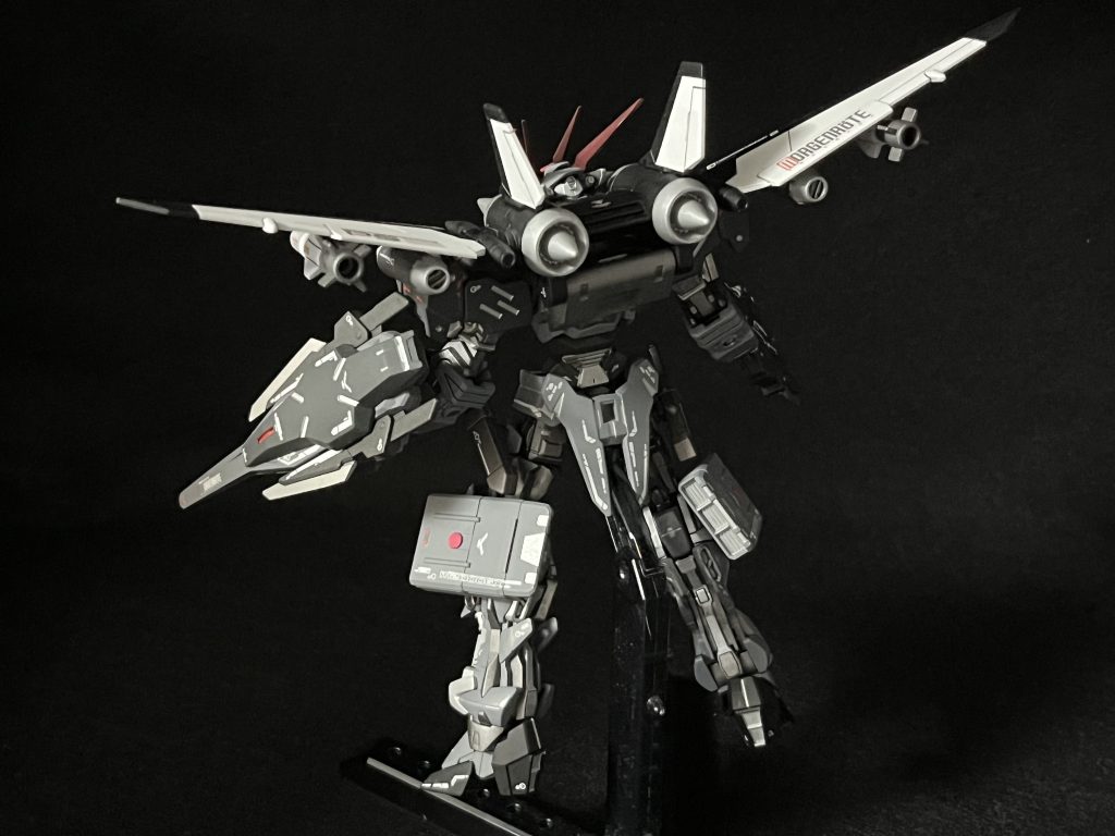 新造した脚部にも磁石を仕込んであるので、ミサイルポッドが取り付け可能です。