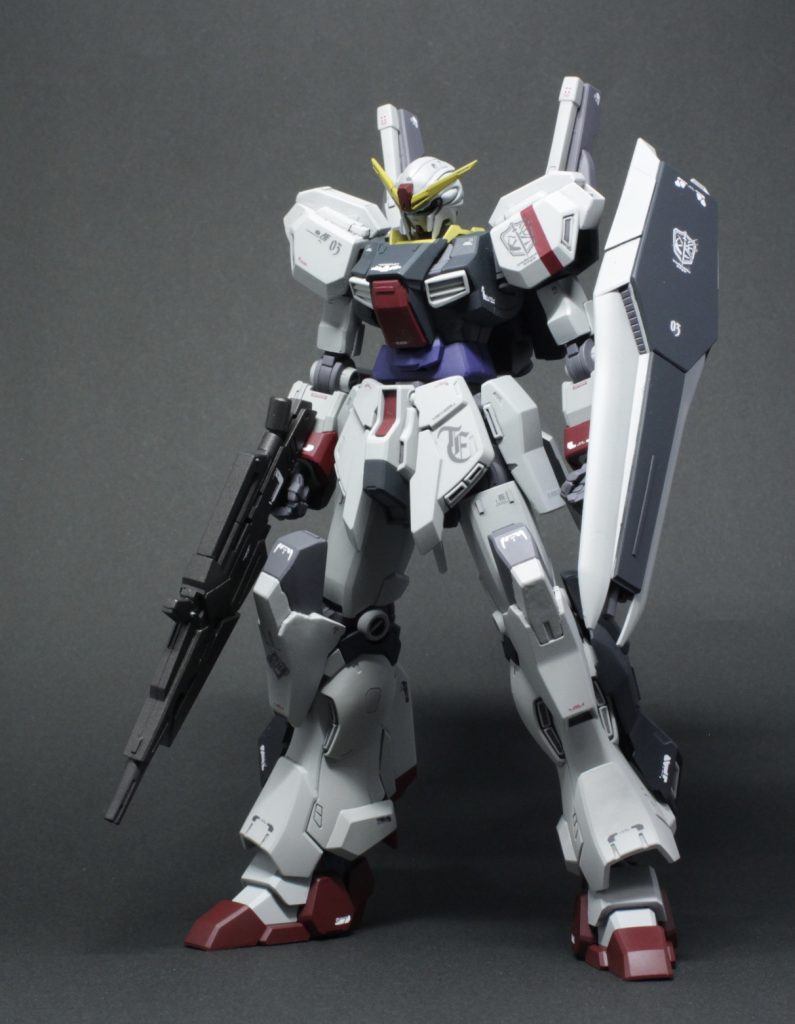 パーツ差し替えで、ここからモンハン要素を引き純粋に連邦ガンダムとして仕上げたバリエーションも作ったのですが、こちらは別でまた機会があれば投稿します。