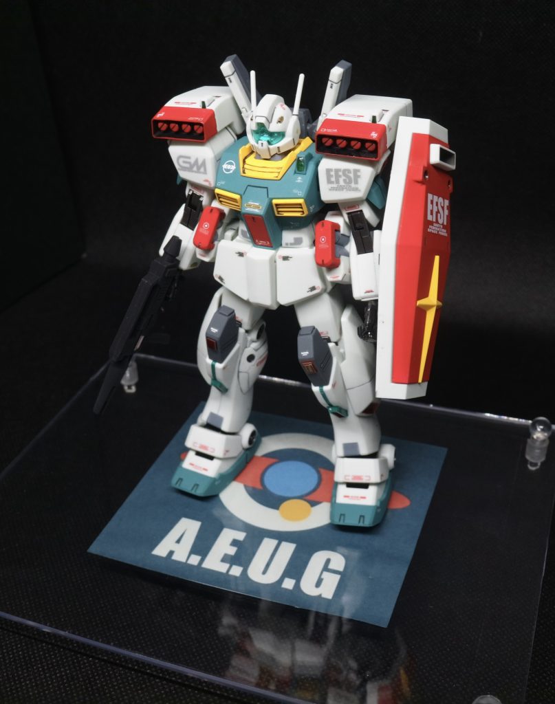 台座はダイソーのアクリル写真立てです。100円!