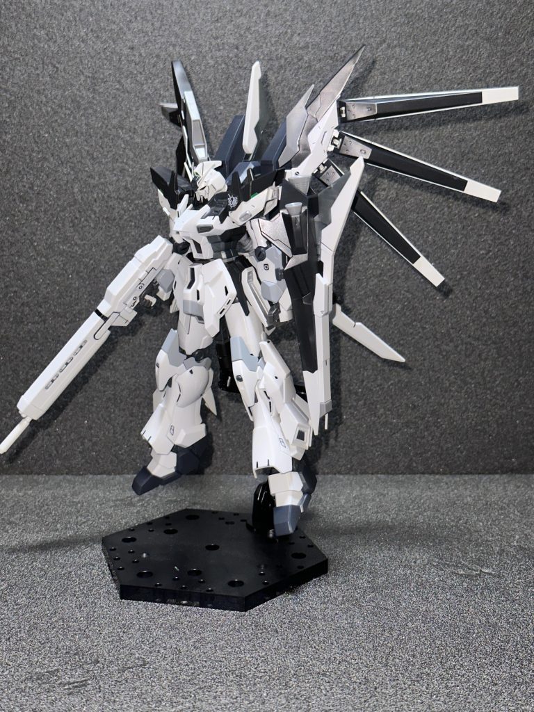 斜めから。部分塗装と墨入れくらいで、ほぼ成型色を生かしてミキシングしてます。ただの自己満足ですが、自分としては気に入ってます。