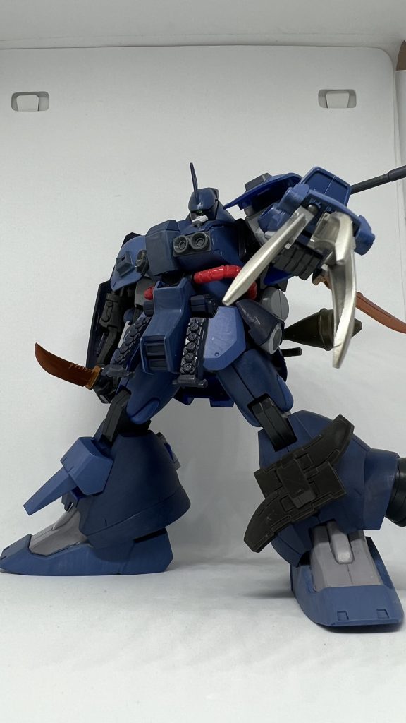 サブ2「ヒートナイフ」サブ3「大型クロー」接近戦武器もつめつめです。ヒートナイフはメタリックオレンジに、大型クローはチタンシルバーで塗装しています。