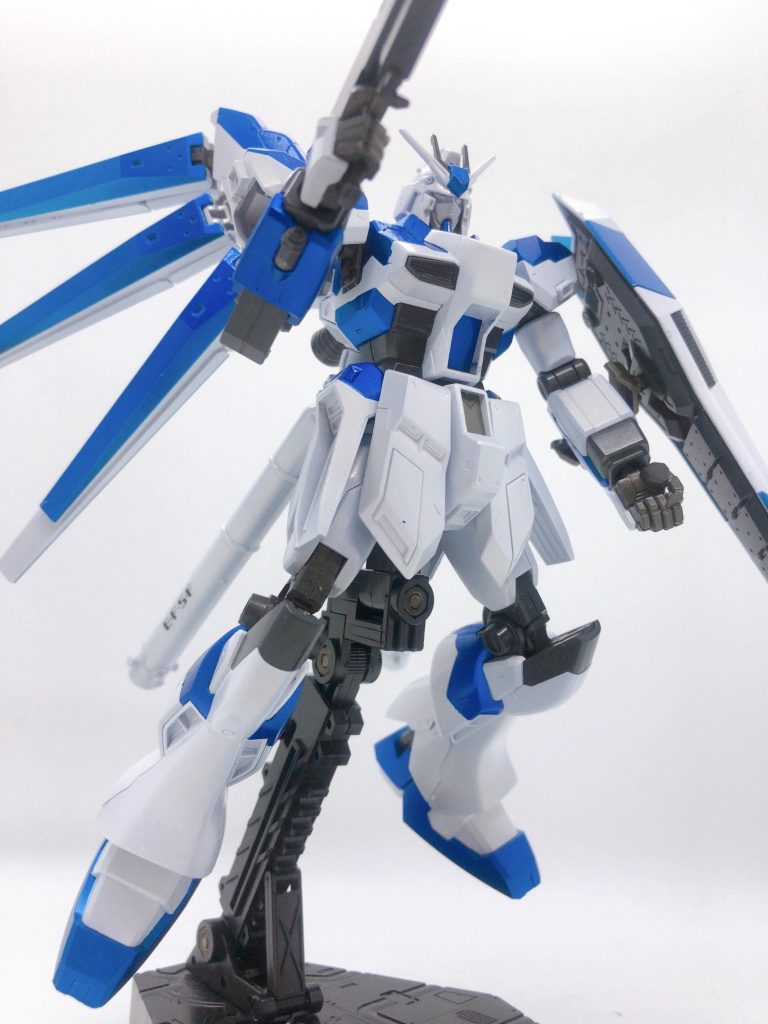 HGシリーズ Hi-νガンダム キャンディ塗装ver.–3枚目/制作者:わさび