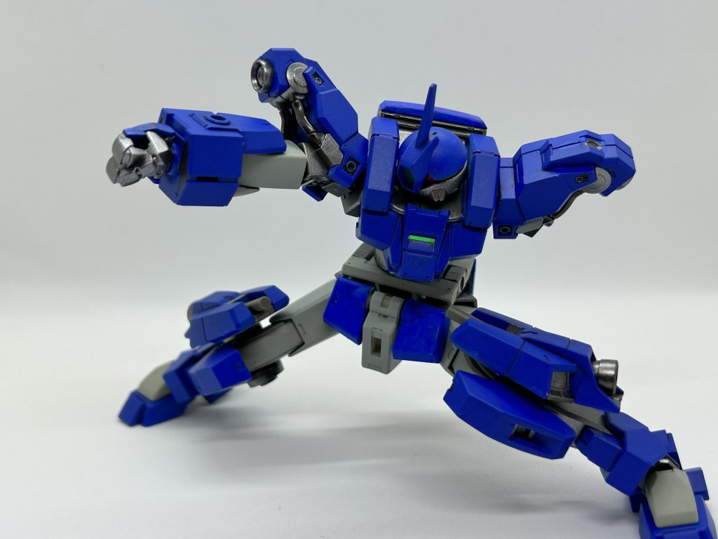 今回制作しなかったバオリパックは、制作の都合で出たバックパックのないデミトレーナーと組み合わせて、血色のごとく赤い肩のアイツ風の機体を作りたいですね。