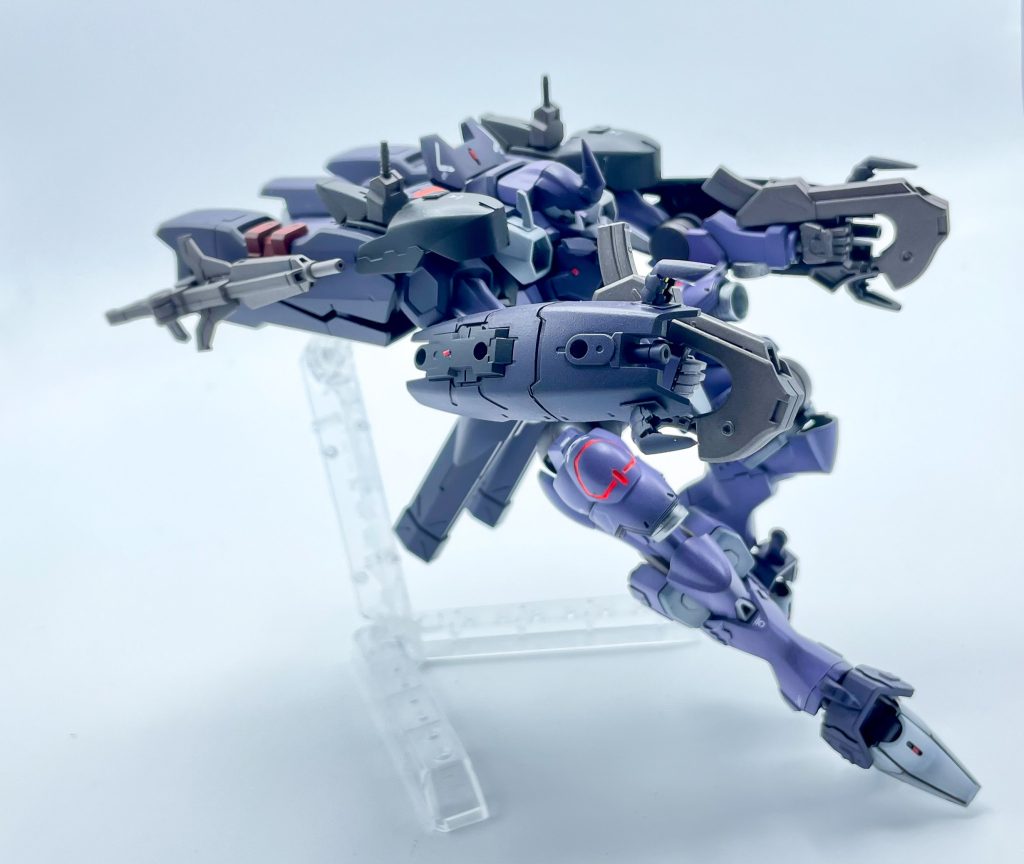 哨戒機という事で機動性と戦闘力はある程度必要なので大型ブースター、4丁のライフル、シールドを装備