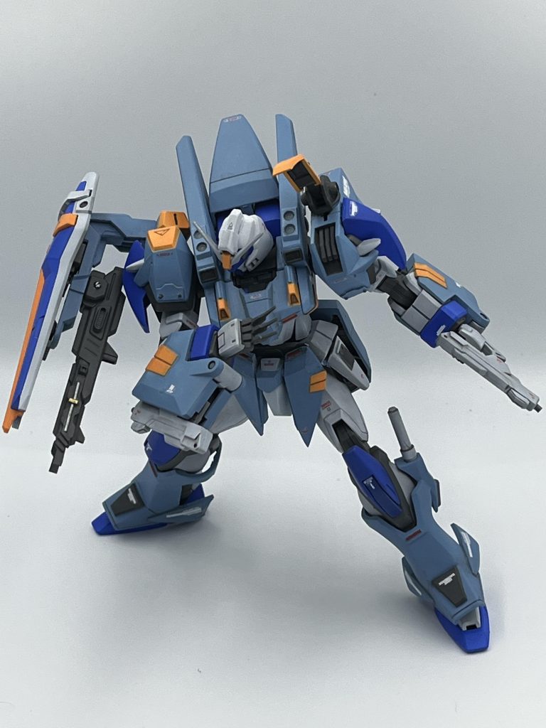 肩の投擲弾ハッチが開閉出来るように改造してます。