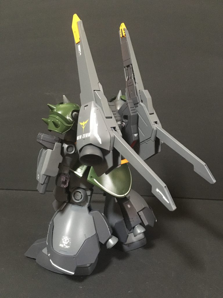 後方ショットドーベンウルフのブースターバインダーを装着しています。