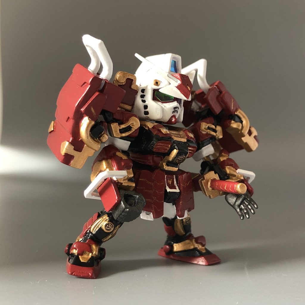 肩のシールド？もプラ板等で、それらしく！