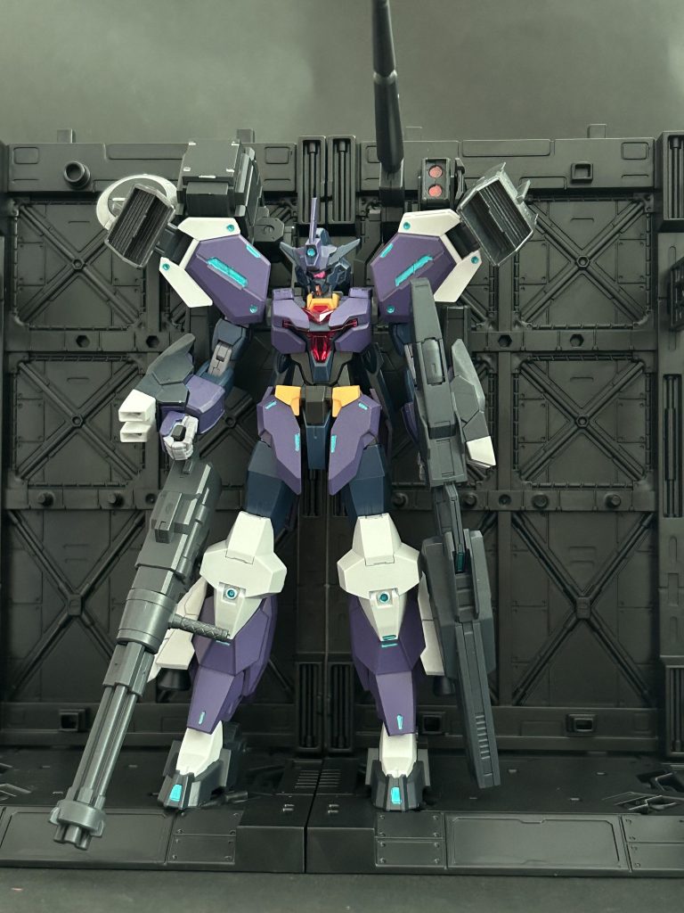 砲撃戦主体のパンツァーアーマーヴィートルーアーマーの武装とサタニクスの肩、足アーマーが元になっています。