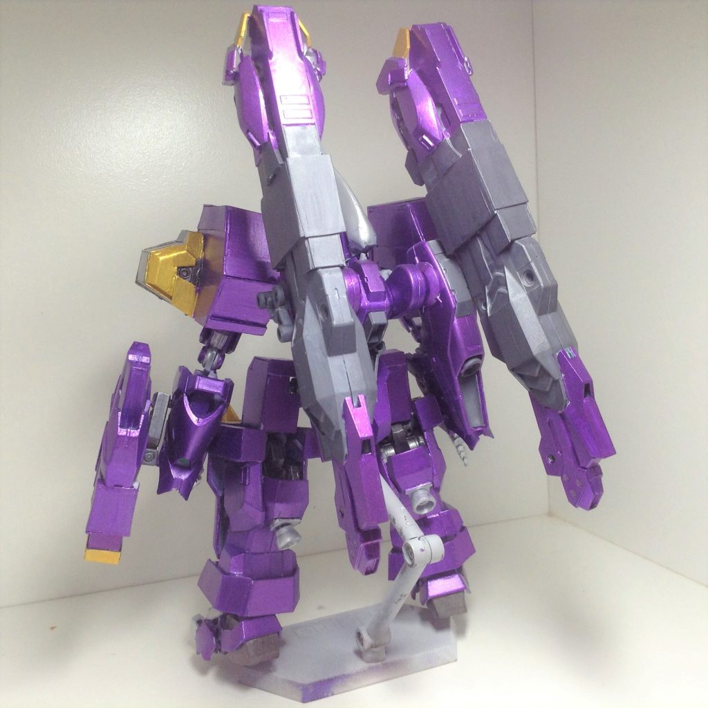 アメイジングバインダーにプラ板やジャンク貼り付けて砲塔にめちゃくちゃ重いです！自立はたぶん無理でしょう