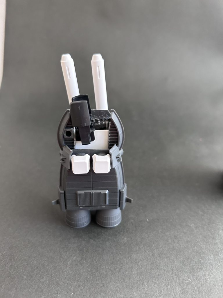 脚部パーツはこんな感じ、あまり見えない部分だと思ってたのでよく見ると汚い、すいません。