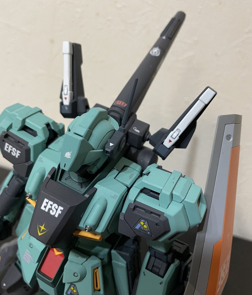 腕の可動には影響無いのですが、ミサイルポッドは取り付けられなくなってしまいました。😭