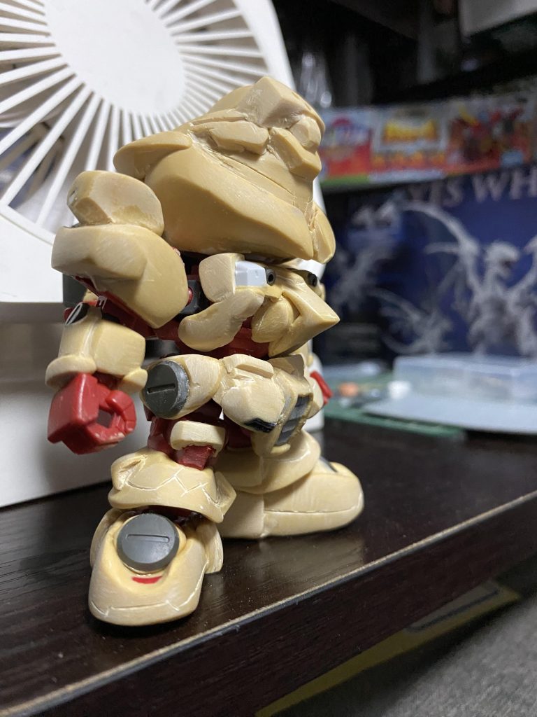 足は形状間違えたので作り直しました。要所でHGのパーツ使ってます。