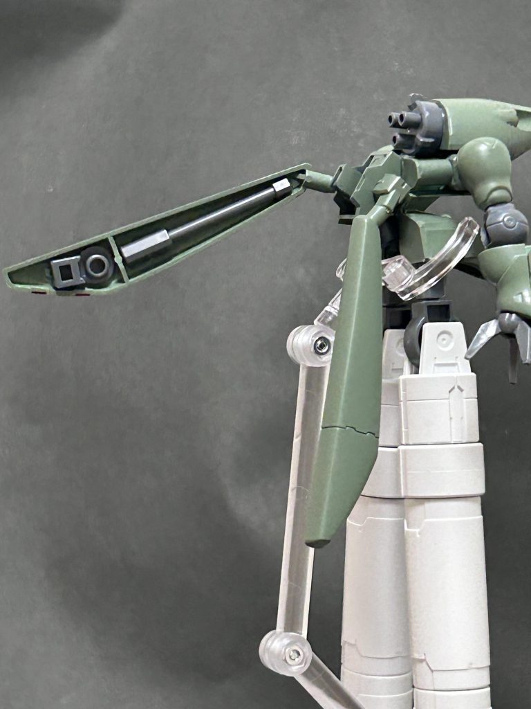 バックパックは元キットを分割して流用したものになります。スタビライザーの肉抜きは適当なジャンク品で穴埋め。そんなに目立たない部分だと思ってやっつけで作業してしまいました。もう少しましな埋め方をすれば良かったと反省。