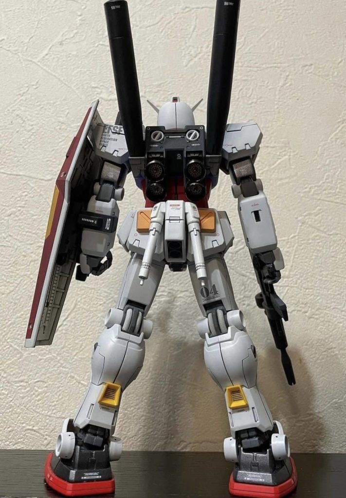 作戦行動継続時間延長のためのプロペラントタンクと近接戦闘力UPのためにビームサーベルを2本追加してます♪♪☝️😙