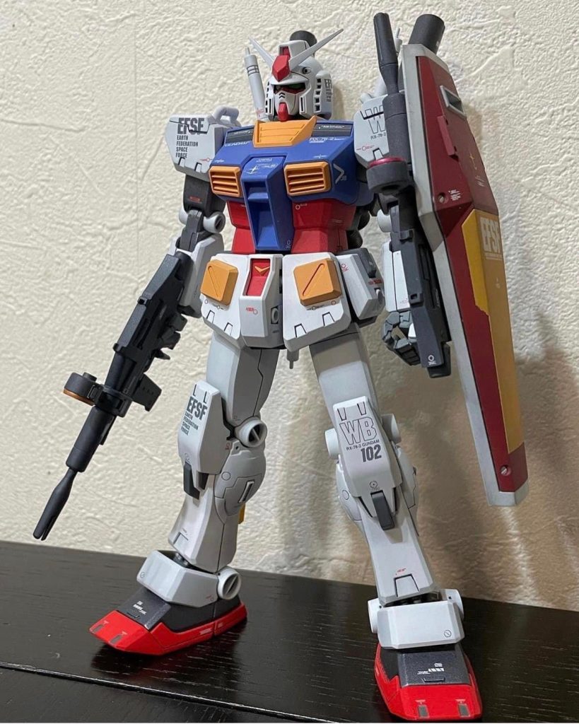 上腕部と足首のカラーを黒鉄色にして、何となくフツーと違う感じ（強力なマグネットコーティング的な）をイメージしてます。😅