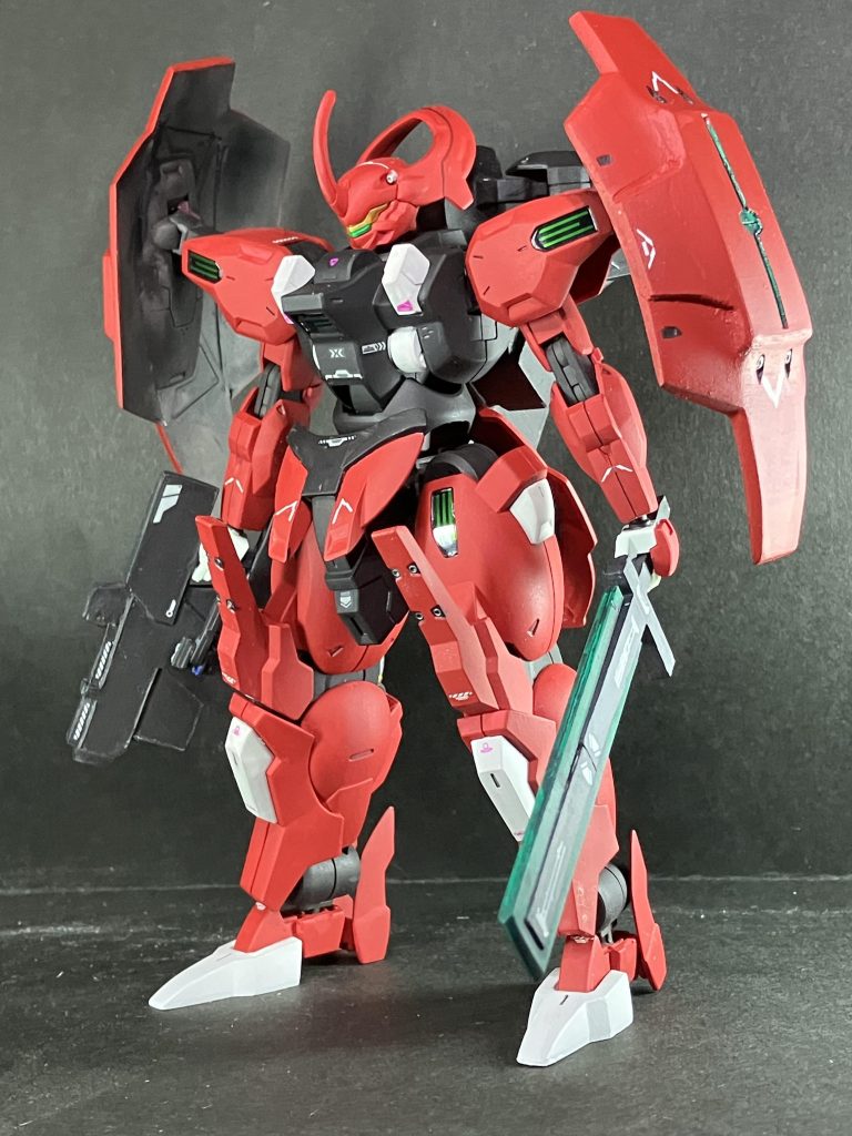 フロント側。改修型への変更に伴い特徴的なダヤ・アンビカー(大盾)とコンポジットアームズ(ビームライフル/ビームカタナ)をガンプラの物に加えて作成しました。