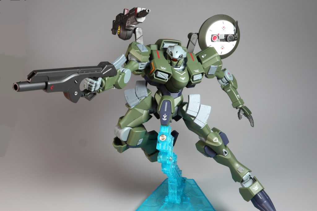 ロングビームガンで戦闘の図試作装備、特にレドームは高級品なのでできれば近接戦闘は避けたいぞ!