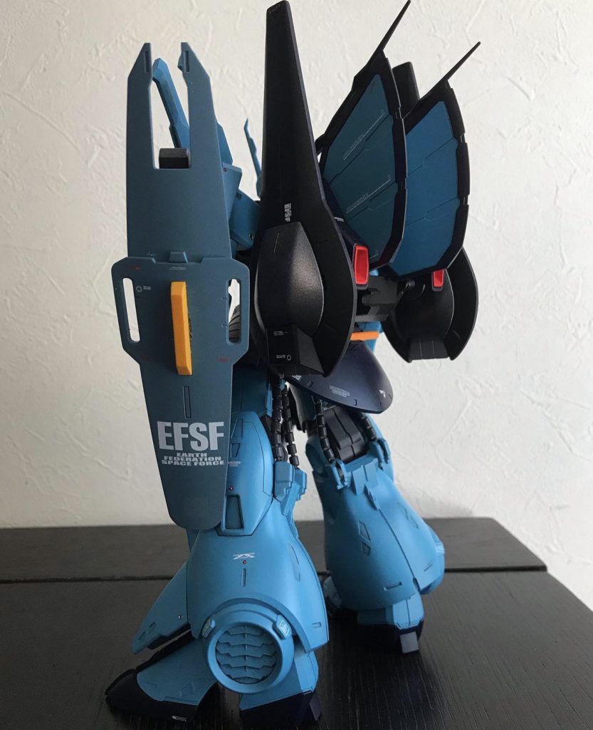 放熱板は、下部をカットしています。