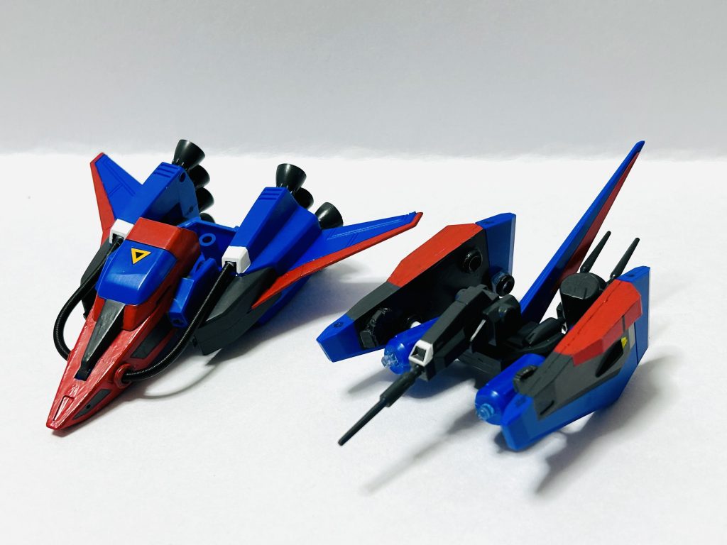 さらに分離して2体のメカにもなります。